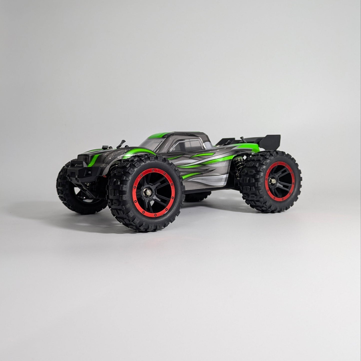 BeingBoys crawler high-speed outdoor RC car front view, offroad RC car Chennai India.