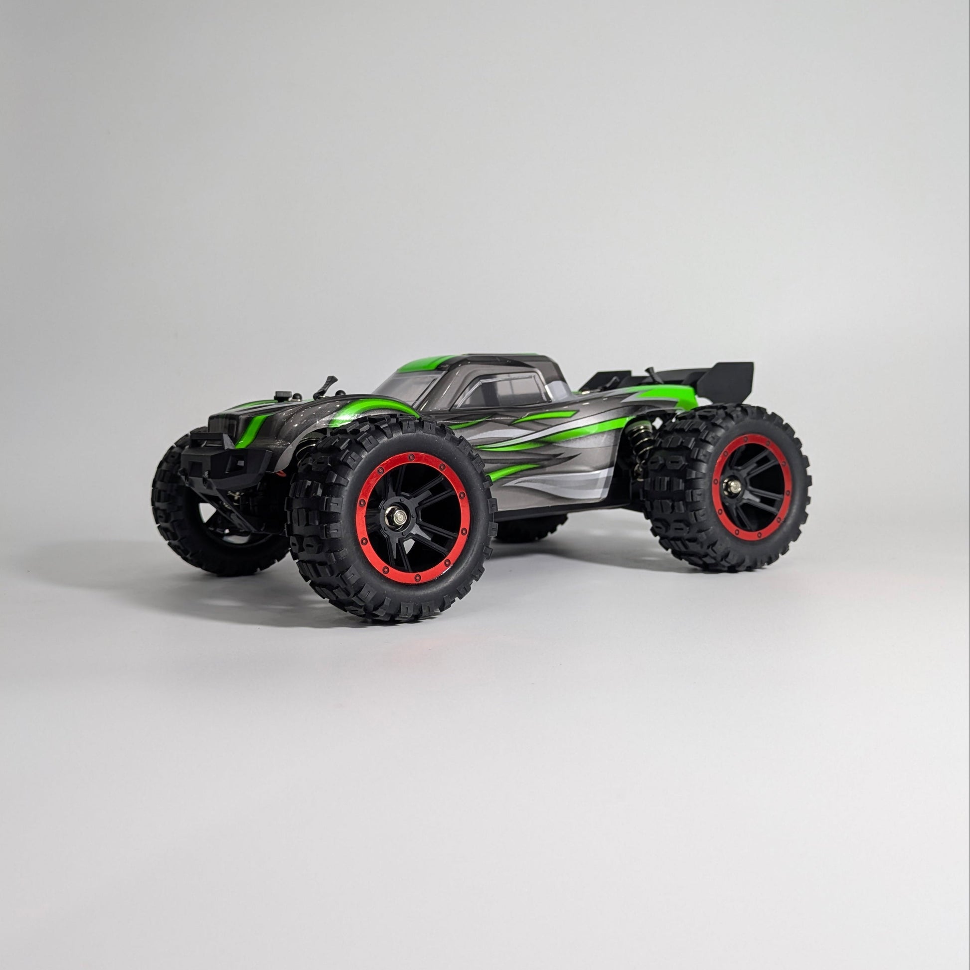 BeingBoys crawler high-speed outdoor RC car front view, offroad RC car Chennai India.